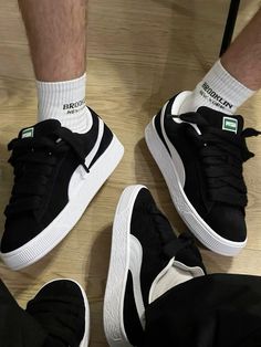 Парные кроссовки Puma Shoes, Urban Shoes, Couple Shoes, Mode Zara, Shoes Sneakers Nike, Trendy Shoes Sneakers, Puma Suede, Shoes Outfit Fashion