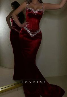 Luxury Evening Dresses, Black Prom Dress Elegant, Gold And Red Prom Dress, Madrina Dresses Quinceanera, Dark Red Corset Dress, Prom Dress With Veil, Latina Prom Dresses, Corsette Dress Prom, Red Dresses Classy Elegant