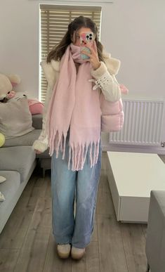 ootd winter outfits Winter Outfits Big Scarf, Winter Outfits Light Colors, Dainty Winter Outfits, Cute Earmuffs Outfit, Lilac Sweater Outfit Winter, Light Pink Scarf Outfit, Pink Bonnet Aesthetic