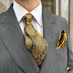 🌸👔 Embrace the essence of spring with our exquisite handmade tie and pocket square set, meticulously crafted from premium silky satin fabric. Adorned with delicate flower and leaf patterns, this tie exudes elegance and sophistication in every stitch. Available in four enchanting color options, our tie set effortlessly complements both casual and formal attire, making it the perfect accessory for any occasion. Whether it's a countryside wedding, a grand hotel event, or a prestigious business me Elegant Gold Pocket Square For Formal Occasions, Silk Fitted Suit And Tie Accessories For Wedding, Bespoke Silk Suit For Wedding, Elegant Satin Suit And Tie Accessories For Wedding, Elegant Satin Suit Accessories For Wedding, Elegant Black Tie Pocket Square, Silk Suit And Tie Accessories With Satin Finish, Elegant Gold Business Suits, Fitted Wedding Suits With Pocket Square