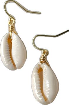 Casual Shell Jewelry For Vacation, Casual Beach Jewelry Shell-shaped, Casual Cowrie Shell-shaped Jewelry, Casual Shell-shaped Jewelry For Beach, Casual Shell-shaped Beach Jewelry, Shell-shaped Ear Wire Jewelry For Beach, Shell-shaped Beach Jewelry With Ear Wire, Beachy Cowrie Shell Jewelry For Vacation, White Cowrie Shell Earrings