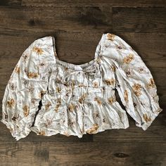 Nwt Skylar + Madison Smocked Floral Top Size Large. Gray Top With Floral Print Features Crop Fit, Flattering Ruched Style, Loose Sleeves, Stretchy Fit, And Tie At Neckline. Material: 100% Rayon Measurements: Pit To Pit 16” New To Poshmark? Use Code Bohemoboutique For $10 Off Your Purchase When You Register For A New Account. Bundle And Save! 10% Discount On Bundles Of 2 Or More! Reasonable Offers Accepted White Smocked Back Top For Fall, White Top With Smocked Back For Fall, Fall Vacation Blouse With Smocked Back, White Smocked Bodice Peasant Top For Day Out, White Peasant Top With Smocked Bodice For Day Out, White Smocked Top For Fall, White Smocked Top With Smocked Bodice For Fall, White Smocked Top For Day Out In Fall, Fall Vacation Blouse With Smocked Bodice