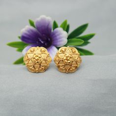 Beautiful yellow gold earrings Gold Purity- 22k yellow Gold Length - 1.8 cm Width - 1.8 cm Weight - 6 grams approx with gold backs Indian Gold Earrings, Yellow Gold Stud Earrings, Christmas Wedding Gifts, Gold Earrings For Women, Yellow Gold Earrings, Gold Stud Earrings, Gold Top, Antique Design, Yellow Gold Earring