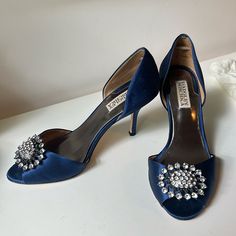 Navy Blue Occasion Shoes With Broach Design On Top Broach Design, Blue Bridal Shoes, Badgley Mischka Shoes, Occasion Shoes, Box Color, Badgley Mischka, Bridal Shoes, Shoes Women Heels, Original Box