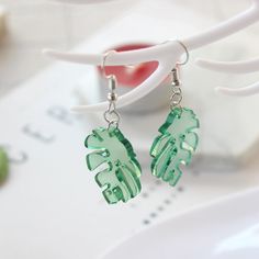 Fresh Acrylic Green Leaf Dangle Earrings For Women New Bohemian Charm Drop Earrings Young Girl Party JewelryModel Number:32880602429 Trendy Dangle Clip-on Earrings, Trendy Dangle Clip-on Earrings With Ear Wire, Trendy Leaf-shaped Earrings For Gifts, Trendy Single Dangle Clip-on Earring, Casual Green Jewelry For Party, Trendy Clip-on Dangle Earrings, Casual Green Dangle Earrings, Palm Tree Leaf, New Bohemian