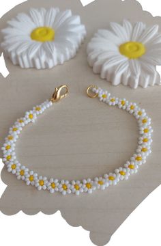 Trendy Summer Bracelets With Flower Charm, Trendy Summer Bracelet With Flower Charm, Cute Flower Jewelry For The Beach, Cute Flower-shaped Beach Jewelry, Flower-shaped Friendship Bracelets For Summer, Cute Flower Shaped Beach Jewelry, Flower Shaped Bracelets For Friendship In Summer, Flower-shaped Bracelets For Friendship In Summer, Flower-shaped Beaded Bracelets For Beach