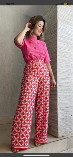 Estampa de coração Midcentury Modern Outfits, Orange Pants Outfit, Colorful Summer Outfits, Bold Outfits, Professional Outfits Women, Office Outfits Women, Classy Casual, Fashion Mistakes, Professional Outfits