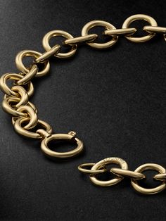 Foundrae's fine jewellery is designed to be mixed, matched and layered, attach one of the label's medallions to personalise this chain bracelet. It's handmade from polished 18-karat gold and made up of both circular and oval links. Luxury Polished Chain Link Jewelry, Luxury Jewelry With Adjustable Chain And Link Shape, Luxury Link Chain Bracelet With Adjustable Chain, Luxury Link Chain Bracelets, Luxury Oval Link Bracelet With Adjustable Chain, Luxury Bracelets With Adjustable Oval Link Chain, Luxury Gold Bracelet With Adjustable Chain, Luxury Link Bracelets, Luxury Cable Chain Bracelet As Gift