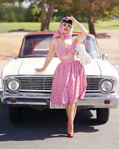 50s Fashion For Women, Pinup Style Clothing, Vintage Retro Aesthetic Outfits, Pin Up Photoshoot, Retro Photoshoot, Vintage Feminine, Vintage Photoshoot, Pinup Style