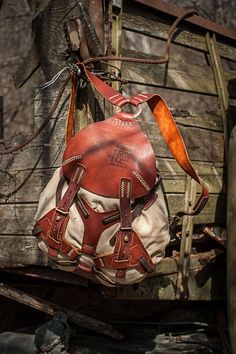 #062 leather and canvas rucksack on Behance Retro Backpack, Field Bag, Canvas Rucksack, Leather Rucksack, Leather And Canvas, Leather Art, Mens Leather Bag, Leather Projects, Leather Work