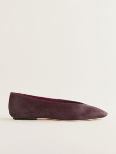 On pointe. Shop the Prudence Ballet Flat from Reformation, a ballet flat with a square toe. Work Wear Outfits, Fall Clothes, Vintage Inspired Dresses, Fall Essentials, Inspired Dress, Ballet Flat, New Tops, Outerwear Sweater, New Bag