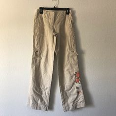 90s Vintage Guess Embroidered Cargo Pants Size 27 In Excellent Condition Bin I 90s Style Full-length Cargo Pants For Spring, 90s Style Full Length Cargo Pants For Spring, Vintage Spring Cargo Pants With Cargo Pockets, Spring Vintage Straight Leg Cargo Pants, Vintage Relaxed Fit Cargo Pants For Spring, Casual Mid-rise Embroidered Pants, 90s Style Wide Leg Cargo Pants For Spring, 90s Style Spring Cargo Pants With Straight Leg, 90s Style Straight Leg Cargo Pants For Spring