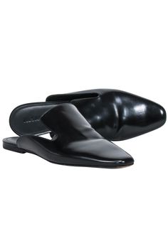 Step into sleek style with these Jil Sander mule flats! Perfect for the modern minimalist, these flats elevate any work outfit. Pairing perfectly with a blazer and wide leg pants, these mules will be your new go-to work shoes! Size 10.5 (EU 40.5) Made in Italy 100% Leather Slip on Open back Toe to heel 11" Sleek Pointed Toe Mules For Business, Pointed Toe Mules For Work With Branded Insole, Business Mules For Spring With Flat Heel, Flat Heel Business Mules For Spring, Modern Spring Flats For Office, Pointed Toe Mules With Branded Insole For Business, Office Flat Heel Mules With Branded Insole, Sleek Mules With Leather Sole For Office, Flat Heel Mules For Office With Branded Insole