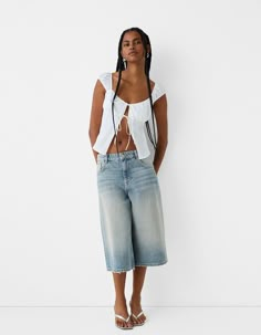 Baggy denim Bermuda shorts - New - Women | Bershka Casual Wide Leg Cotton Jean Shorts, Spring Wide Leg Jean Shorts With Frayed Hem, High Waist Light Wash Cropped Jeans For Summer, Summer High Waist Light Wash Cropped Jeans, Relaxed Fit Wide Leg Jean Shorts With Frayed Hem, Wide Leg Medium Wash Jean Shorts With Frayed Hem, Medium Wash Wide Leg Jean Shorts With Frayed Hem, Summer Cropped Denim Jeans With Frayed Hem, Medium Wash Wide Leg Shorts For Summer