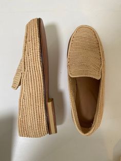 Natural maturity raffia shoes Wedding Loafers, Straw Slippers, Raffia Shoes, Wedding Slippers, Mens Loafers, Woven Shoes, Shoe Gifts, Gifts For Wedding Party, Wedding Men