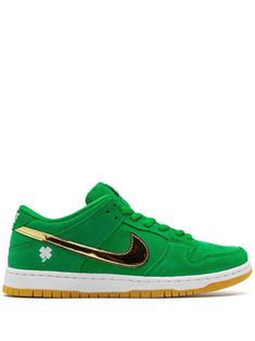 Most Popular Nike Shoes, Popular Nike Shoes, Nike Skateboarding, Nike Sb Dunk Low Pro, Baby Nike, Nike Models, Sneaker Art, Baskets Nike, Nike Sb Dunk Low