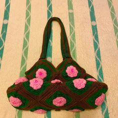 1pc Flowers, green leaves, grass, earth, 100% hand-woven handbags, handmade bags 1pc Size: Overall height: 45cm  including strap length Height: 15cm Width: 19.5cm Length: 39cm Net Weight: 520g Material: Pink flowers: 100% pure wool thread Other parts: 100% cotton wool (non-elastic) Features: 100% hand woven no trademark, folk art brand new Only one item in stock Handbag Theme: garden Style Description: Pink flower heart, pink flowers, green leaves, lawn, soil Master's Quote: I knitted a han Green Crochet Straw Tote Bag, Green Woven Handheld Straw Bag, Green Crochet Tote Straw Bag, Green Handheld Woven Straw Bag, Handheld Green Woven Straw Bag, Green Crochet Beach Bag For Daily Use, Green Square Straw Bag For Vacation, Green Handheld Straw Bag For Shopping, Green Handheld Beach Bag