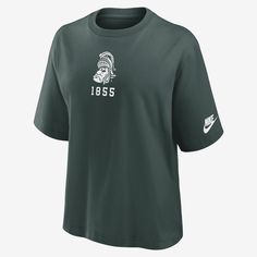 This Legacy Established Boxy T-Shirt helps you support the Michigan State Spartans with retro team details. Its soft cotton fabric delivers a comfortable feel on game day. Nike Retro T-shirt With Letter Print, Retro Nike T-shirt With Letter Print, Nike Graphic Print Tops For College, Nike Collegiate Graphic T-shirt, Nike Collegiate Graphic Print T-shirt, Nike Crew Neck Tops For Football Season, Nike Collegiate Tops For Streetwear, Nike Sporty T-shirt For Game Day, Nike Tops With Letter Print For Football Season