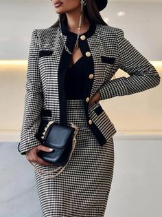 Corporate Barbie, Blazer Outfits Casual, Skirt Inspiration, Skirt Two Piece, Tweed Pattern, Types Of Coats, Checkered Print, Houndstooth Blazer, Casual Office