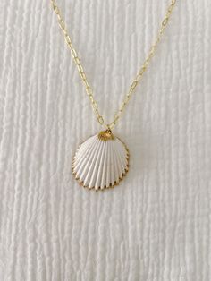 This is for 1 gold plated necklace with a large white cockle shell with gold lining! Shell is 1.5" and pretty lightweight. It will make the perfect statement piece! Please select the chain length you would like For best use, do not wear in water/salt water/sweat or to bed and keep away from perfume/lotion :) Perfume Lotion, Bracelet Inspo, Summer Necklace, Hippie Jewelry, Shell Crafts, Christmas Wish, Christmas Wish List, Gold Plated Necklace, Hair Claw