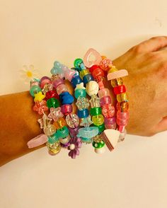 Cute handmade Decora bracelets ✨ Alter Ego, Favorite Jewelry, Beauty Book, Jewelry Bracelets, Beaded Bracelets, Accessory Gift, Display Homes, Electronic Accessories, Paper Party Supplies