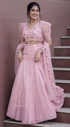 Clg Outfits, Engagement Lehengas, Red Blouse Design, Christian Wedding Gowns, Simple Frock, New Long Dress, Baju Kahwin, Easy Cartoon, Dresses Diy