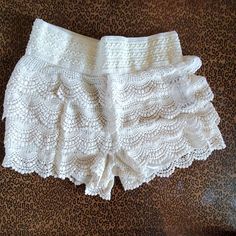 Nwt.. Crochet Looking Shorts! Super Cute Shorts Size Xl Fitted Crochet Lace Bottoms For Vacation, White Stretch Lace Shorts, White Crochet Bottoms For Beach, White Crochet Beach Bottoms, White Bohemian Shorts With Crochet Trim, White Bohemian Bottoms With Crochet Trim, Crochet Lace Bottoms For Vacation, Lace Beach Bottoms In Short Length, Lace Beach Bottoms Of Short Length