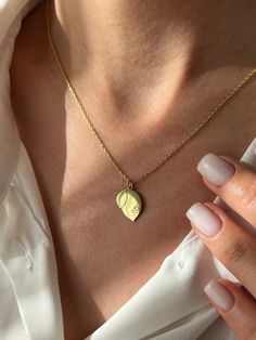 🍋 Refresh your style with our Lemon Necklace - a zesty accessory for a burst of vibrant charm! Get this cute jewelry made with the high quality elements✨ You can go with 925K Sterling Silver with the options of Gold, Rose Gold or White Gold finish Beautiful jewelry for everyone 💙 Details * 925K Sterling Silver → 14K Gold, Rose Gold or White Gold plated * Chain length is approximately either 18 inches  / 45 cm or 22 inches / 55 cm 18 inches (16+2 in extender) / 45 cm (40+5 cm extender) 22 inche Everyday Yellow Gold Or Sterling Silver Charm Necklaces, Everyday Yellow Gold Sterling Silver Charm Necklaces, 14k Gold Filled Pendant Charm Necklaces For Anniversary, 14k Gold Filled Pendant Charm Necklace For Anniversary, Gold Pendant Charm Necklace For Anniversary, Sterling Silver Leaf-shaped Jewelry In Yellow Gold, Leaf-shaped Yellow Gold Necklace For Gift, Dainty 14k Gold Charm Necklaces For Anniversary, Leaf-shaped Yellow Gold Necklace