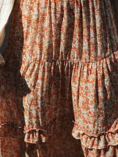 Περιγραφή

Σας παρουσιάζουμε την Pastoral Bohemian Floral Skirt μας, ένα κομμάτι που εκπέμπει boho γοητεία και αγκαλιάζει το πνεύμα της περιπλάνησης. Αυτή η φούστα έχει σχεδιαστεί για όσους αναζητούν την ομορφιά της φύσης και την ελευθερία της έκφρασης.



Η Pastoral Bohemian Floral Skirt σας προσκαλεί να εκφράσετε το εσωτερικό σας μποέμ πνεύμα και να αγκαλιάσετε έναν ανέμελο και καλλιτεχνικό τρόπο ζωής. Είτε κάνετε βόλτες στην παραλία, παρακολουθείτε ένα μουσικό φεστιβάλ ή απλά απολαμβάνετε μια ηλιόλουστη μέρα, αυτή η φούστα θα είναι ο ιδανικός σύντροφός σας.



Αφήστε το ζωντανό λουλουδάτο μοτίβο και το ελεύθερο σχέδιο αυτής της φούστας να εμπνεύσει την αίσθηση της περιπέτειας και της δημιουργικότητάς σας. Ανεβάστε την γκαρνταρόμπα σας με ένα κομμάτι που ενσαρκώνει την ουσία του boho ch Fall Boho Aesthetic, Artistic Lifestyle, Drape Maxi Dress, Corset Crop Top, Cocktail Attire, Bohemian Floral, Rhinestone Dress, Glitter Dress, Styl Boho