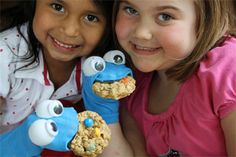 Cookie Monster Sock Puppets Cookie Monster Puppet, Sesame Street Party Ideas, Street Party Ideas, Monster Cookie Dough Dip, Sesame Street Crafts, Puppet Diy, Making Puppets, Cookie Dough Dip Recipe, Monster Cookie Dough