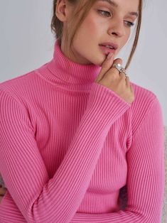 Features: Stay cozy and stylish this season with our Basic Turtleneck Women Sweaters. Crafted from a premium quality blend, these tops feature a slim fit and ribbed turtleneck for sophisticated style. Ideal for cold autumn and winter days, they will keep you warm and comfortable all day long. Turtleneck Women, Turtleneck Outfit, Winter Pullover, Ladies Turtleneck Sweaters, Y2k Top, High Neck Sweater, Womens Turtleneck, Ribbed Turtleneck, Knit Turtleneck Sweater