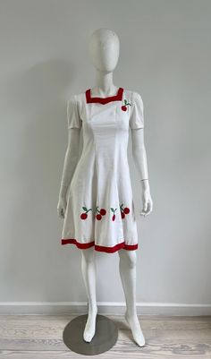 Vintage 1930s/40s cherry applique darling cotton dress. Side bell talon zipper, short sleeves, princess seams. No labels. Fits like an XS. Excellent vintage condition. Please message me with any questions.  Measurements shoulder 14 sleeves 9 bust 33 waist 27 hip 36 length 36.5 more vintage clothing  https://www.etsy.com/shop/prizesforarla instagram: prizesforarla international buyers: Please note that your order may be subject to customs charges and taxes. Please check the laws pertaining to your country for details Vintage Cherry Print Dresses For Spring, Knee-length Cotton Vintage Dress, Retro Fitted Cherry Print Dresses, White Cotton 1950s Style Dress, Fitted Cotton Dress With Cherry Print, 1950s Style Cotton Vintage Dress For Summer, Retro Cotton Vintage Dress For Spring, 1950s White Cotton Dress, Vintage Fitted Cotton Dress With Square Neck