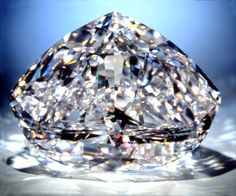 The Centenary diamond is said to be the largest, faceted, D-color, flawless diamond in the world      273.85-carat      Type IIa       D-color diamond      Modified heart-shape     Internally flawless IF     50.50 x 39.90 x 24.55 mm.     247 facets, 164 on the crown and the pavilion, and 83 around the girdle. Flawless Diamond, Gem Diamonds, Big Diamond, Rocks And Gems, Precious Gems, Gems And Minerals, Gems Jewelry, Crystals Minerals, Rocks And Minerals