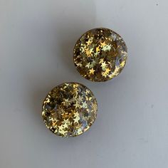 "Vintage circle clip on earrings in a clear resin type material filled with gold stars. These are perfect for that day you know you're rocking it and deserve not just one gold star for your efforts but a whole lot of them! These fun pieces do not have maker marks or tags. They measure: diameter just over 1\". The backs show some patina and age. Really fun pair. Shipping is included in the price. (Shipping may be listed as free- but of course its not really free...) We believe in transparency and Gold Glitter Round Earrings, Gold Round Resin Earrings, Gold Resin Earrings, Art Nouveau Pendant, Vintage Clip On Earrings, Chic Necklace, Vintage Patches, Metal Belt, Vintage Clip