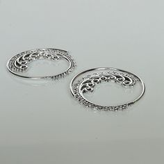 A PAIR of sterling silver Indian style spiral hoops. Dimensions: 27 mm Weight: 3.5 gm These earrings are made of 925 hypoallergenic sterling silver. All my pieces are sent in a gift box. I can include a personal message from you if needed. You are welcome to contact me at... bhavnakwintra1956@gmail.com More hoops: https://www.etsy.com/your/shops/TheSilverGame/tools/listings/section:26305414 More earrings: https://www.etsy.com/your/shops/TheSilverGame/tools/listings/section:26308789 Ear climbers: Hoops Silver, Ear Climbers, Indian Style, Silver Gifts, Ear Wire, Ear Wires, Indian Fashion, Thailand, Silver Rings