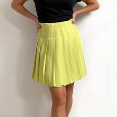 Gorgeous, bright vintage short pleated skirt in juicy lime green. It has wide, sharp pleats all around, stitched down at the waist, and an invisible zip at the back. The skirt is made from a single layer of heavy, yet soft fabric with a nice fall. A smart, youthful skirt for a smart or a casual look. Made by Dorothy Perkins. 50% viscose, 50% polyester. Small size, labelled as 12UK, more of a present day size 8-10UK. Measurements when laid flat are: Waist: 36cm Hips: 54cm Length: 50cm. Excellent, Fitted Pleated Skirt For Spring, Green Pleated Bottoms For Spring, Fitted Green Cotton Tennis Skirt, Spring Green Pleated Bottoms, Fitted Accordion Pleated Skirt For Summer, Green Pleated Waist Summer Bottoms, Retro Pleated Mini Skirt For Spring, Summer Skort With Accordion Pleats And Short Length, Retro Mini Pleated Skirt For Spring