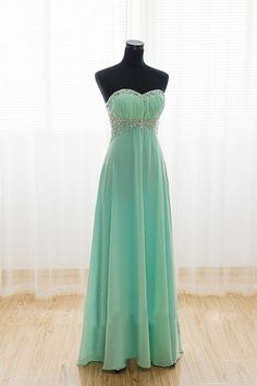 Green Strapless Prom Dress, Vestidos Color Verde, Mint Prom Dress, Formal Dresses Red Carpet, Mint Green Prom Dress, Chiffon Prom Dresses, Dress Display, Classy Prom, A Line Prom Dress