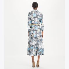 Our printed shirt is a classic silhouette in silk twill with cuffed sleeves. Comfortable and versatile, it features an abstract floral with a marbled effect. Pair it with the matching skirt for the look of a polished dress. Transitional Dressing, Twill Dress, Designer Tops, Fabric Covered Button, Silk Twill, Classic Silhouette, Ladies Dress Design, Silk Shirt, Blouse Styles