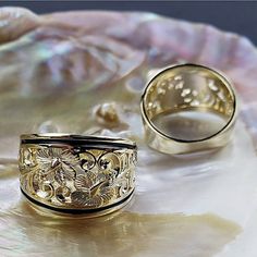 This Ring Is Made With High Quality14kt Gold Plating Materials. Very Detailed Raise Engraved Design Features A Beautiful Hibiscus Flower. Tapered Cut Out Ring With Black Enamel Band. Very Beautiful And Comfortable To Wear. Sizes Available 7-12 Whole Sizes. Hibiscus Ring, Hawaiian Ring, Hawaiian Heirloom Jewelry, Dainty Wedding Ring, Heirloom Jewelry, Mom Ring, White Sapphire Ring, Engraved Design, Hibiscus Flower