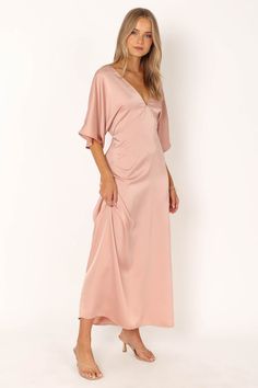 Eliza Maxi Dress - Pink - Petal & Pup USA Babyshower Dress, Dolman Sleeve Maxi Dress, Dress For Mom, Wedding Outfit Inspiration, Wedding Guest Dress Ideas, Mom Wedding Dress, Wedding Dress Code, Light Pink Blush, Dress Websites