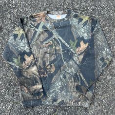 Vintage Y2k Camo Blank Realtree Crewneck Sweatshirt. Great Sweat. Measures 24x28.5. Please Check Measurements Before Purchasing. I Do My Best To Show Any Flaws In Pictures. Quick Shipping! Bundles Encouraged! @Ants_haul On Instagram. 22!!! Y2k Camo, Cute Country Outfits, Camo Sweatshirt, Shirts Vintage, Hunting Clothes, Country Outfits, Christmas 2024, Swag Outfits, Dream Wardrobe