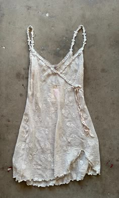 Cream shear lace mini dress. Size Medium. Fabric has stretch. Ptp: 15" - 19" Waist: 25" - 30"  Hip: 36" - 46" Length: 32" (27" where the slit starts) Vintage White Mini Dress, Swedish Style Fashion, Angelic Essence, Shabby Chic Outfits, Shabby Chic Clothes, Claire Pettibone, White Slip Dress, Cream Lace Dress, Glad Rags