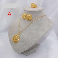 Unique Gold Jewelry, Unique Gold Jewelry Designs, Gold Jewelry Designs, Gold Jewels Design, Stylish Lady, Gold Bridal Jewellery, Gold Jewellry, Jewelry Set Design, Fancy Jewellery Designs