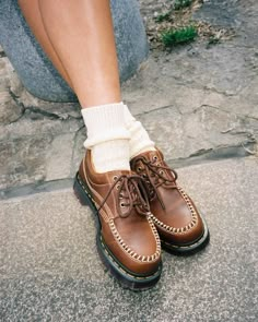 Dr Martens Shoe, How To Clean Suede, Patent Boots, Style Bundle, Winter Apparel, Shoe Polish, Sandal Platform, Timberlands, Lace Socks