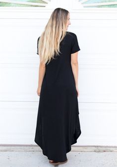 Looking for the perfect dress that's both comfortable and stylish? Look no further than our Relaxed Maxi Dress! This dress is the ultimate combination of comfort and fashion, with a loose, relaxed fit that flatters all body types. Whether you're running errands or headed out for a night on the town, this dress is versatile enough to suit any occasion. Dress it down with a denim jacket and sneakers or dress it up with some statement jewelry and heels. You'll love how easy it is to style this dres Flowy Casual Maxi Dress, Black V-neck Dress For Layering, Casual Fall Dress With High-low Hem, Flowy Short Sleeve Maxi Dress For Fall, Black Maxi Dress For Spring Loungewear, Casual Flowy Maxi Dress For Daywear, Black Maxi Dress For Summer Loungewear, Spring Black Maxi Dress For Loungewear, Casual Longline Dress For Loungewear