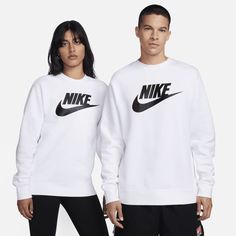 A closet staple, the Nike Sportswear Club Fleece Crew combines a bold Futura logo on the chest with the soft comfort of fleece for an elevated, everyday look. Nike Women Sweatshirt, Nike Sportswear Club Fleece, Nike Crewneck, Brown Hoodie, Nike Sweater, Sweaters Crewneck, Mens Activewear, White Nikes, Nike Sportswear