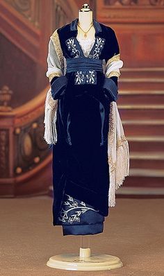 Titanic Titanic Costume, Blue Velvet Gown, Titanic Dress, Harry Clarke, Edwardian Dress, Velvet Gown, Beautiful Costumes, Vintage Gowns