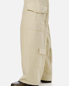 Boyfit. Oversize. Extra long lenght. Patch pockets. Bel loop. Color: beigeComposition: 80% Cotton, 20% Linen Neutral Jeans, Denim Cargo Pants, Denim Cargo, Baggy Denim, Denim Branding, Denim Design, Colored Denim, Luxury Retail, The List