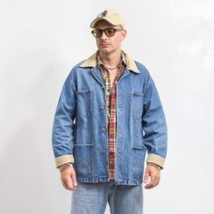 Vintage 90's western style denim jacket in blue with beige corduroy collar and cuffs - brand: Dakota - made of heavyweight denim - 4 outer pockets - materials: 100% cotton denim Size from the tag: M (It is a loose size M. It will fit better on a man who wears size L) MEASUREMENTS chest circumference: 51 inches (130 cm) length: 32 inches (81 cm) sleeve length from the neck: 32 inches (81 cm) The model is 6'1" (186 cm), measures 41-35-39 (104-88-100 cm) and typically wears clothing in size L CONDI Oversized Vintage Denim Blue Outerwear, Vintage Denim Blue Button-up Outerwear, Retro Pre-washed Denim Outerwear, Vintage Washed Blue Button-up Denim Jacket, Vintage Pre-washed Denim Blue Outerwear, Western Style, Mens Parka, Collar And Cuff, Denim Fashion