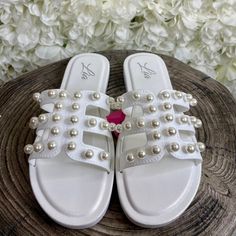 White Glitter And Pearl Sandal Glitter And White Base Pearl And White Strap Brand New With Tags Size: 7/8/9/10/11 Mia Sandals, Black Strappy Wedges, Woven Leather Sandals, Keen Sandals, Pearl Sandals, Toe Loop Sandals, Earth Shoes, Ankle Strap Block Heel, Woven Sandals